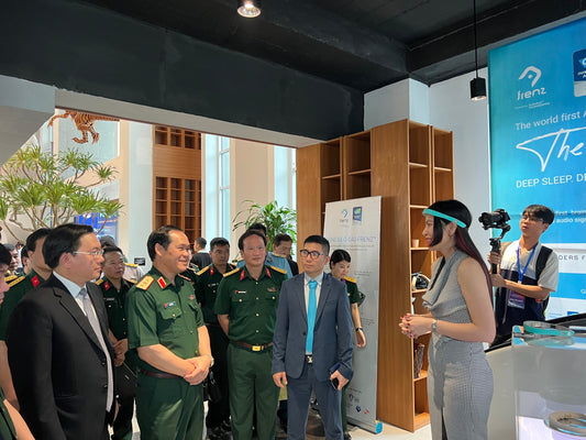 The Department of Defense is introduced to Earable® Neuroscience's FRENZ® Brainband product during a visit to the National Innovation Center (NIC)